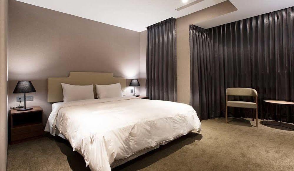 Noble Hotel Taipeh Exterior foto