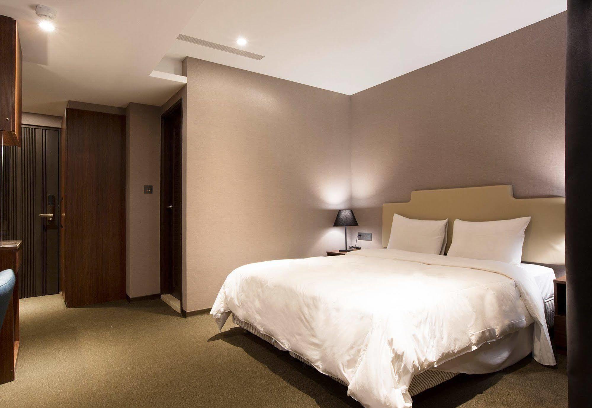 Noble Hotel Taipeh Exterior foto